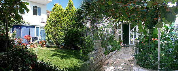 Holiday house garden